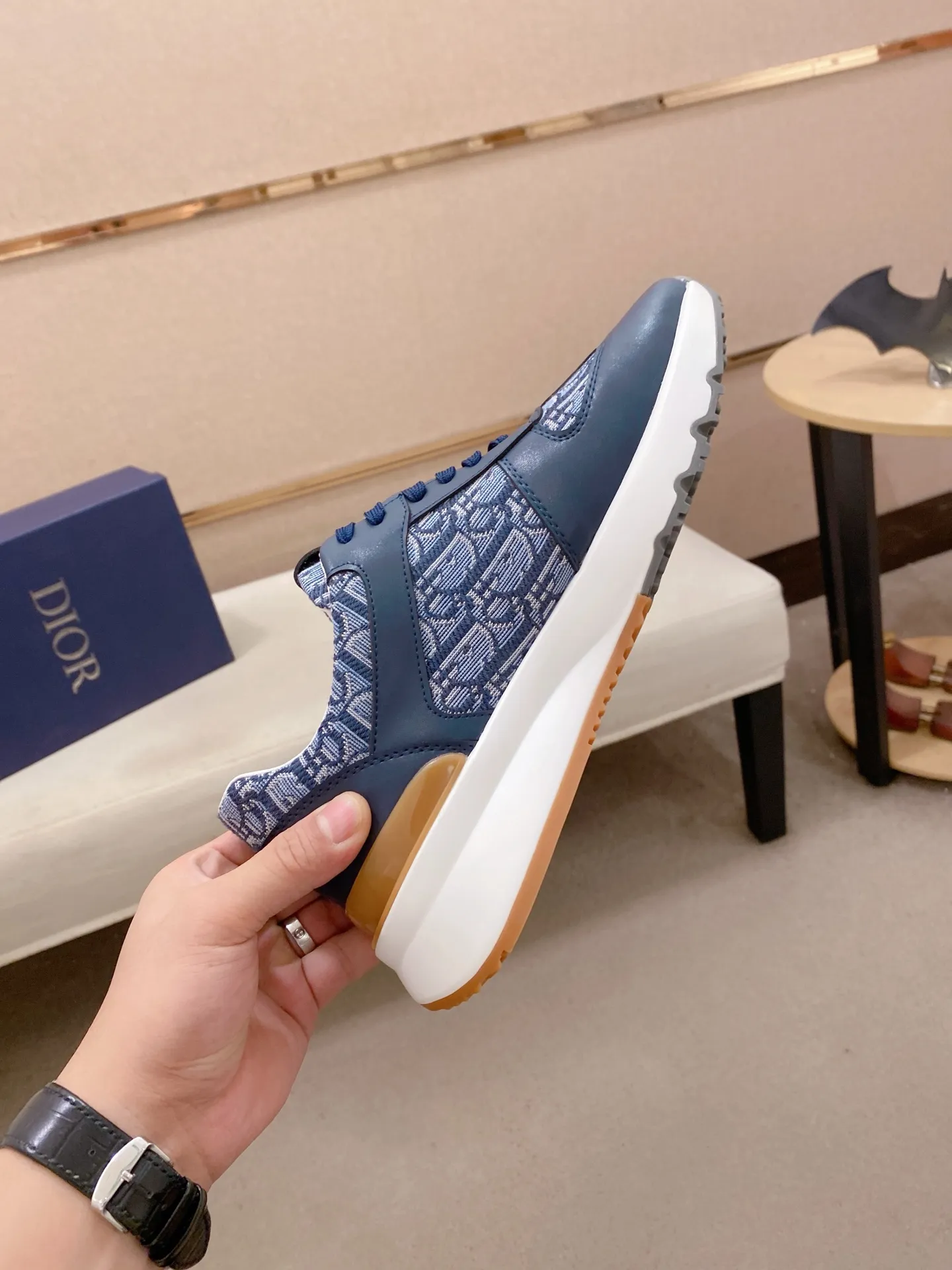 Factory price: 440💰[Dior·Dior] New casual sports style men's shoes, new spring and summer design, perfect workmanship, lace-up lazy style to create wardrobe quality, upper: imported first-layer cowhide, sheepskin lining is soft and comfortable, ultra-light TPU wear-resistant outsole, simple, versatile fashion men's shoes, excellent color code number 38--44. (Can be customized for 45 non-refundable)